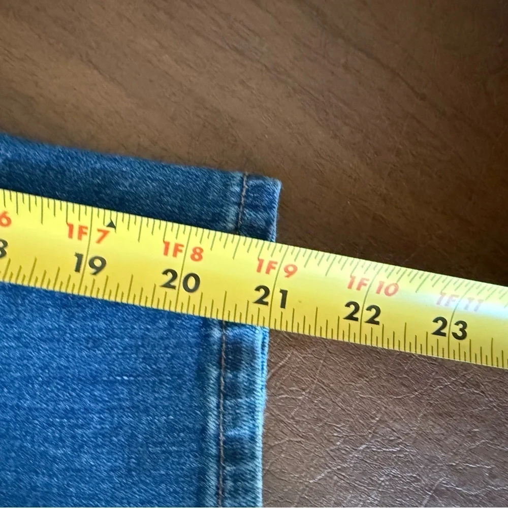 EUC Madewell Curvy High-Rise Distressed Skinny Crop Jeans SZ 34P (14-16)